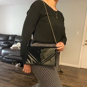 CLUTCH-BLACK WITH GOLD CHAIN- ANDE